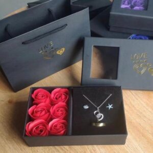 Caja y bolsa de regalo para san Valentin con rosas