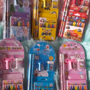 set de lápiz goma sacapuntas y crayolas