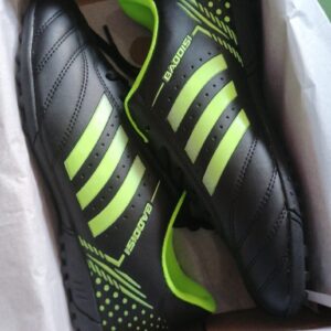 Tenis para futbol rapido